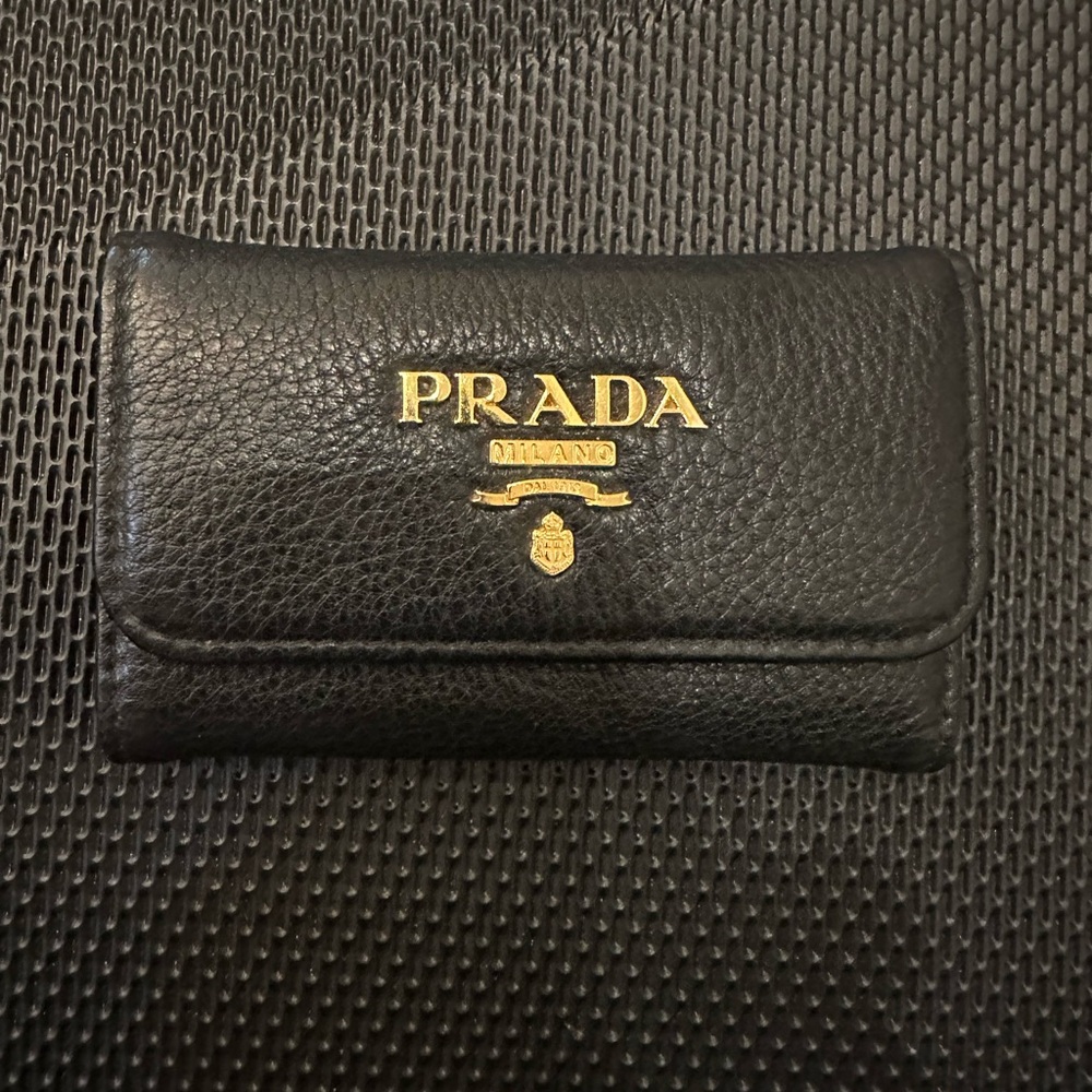 AUTHENTIC PRADA 6 KEY HOLDER